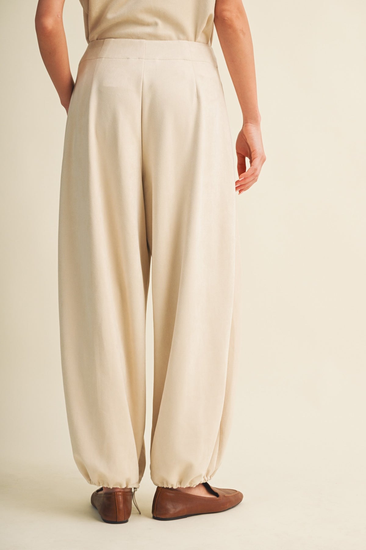 High-waist Pleated Trousers S26973