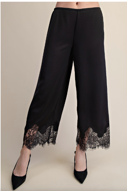 Mid Rise Cropped Lace Trim Pant P9017