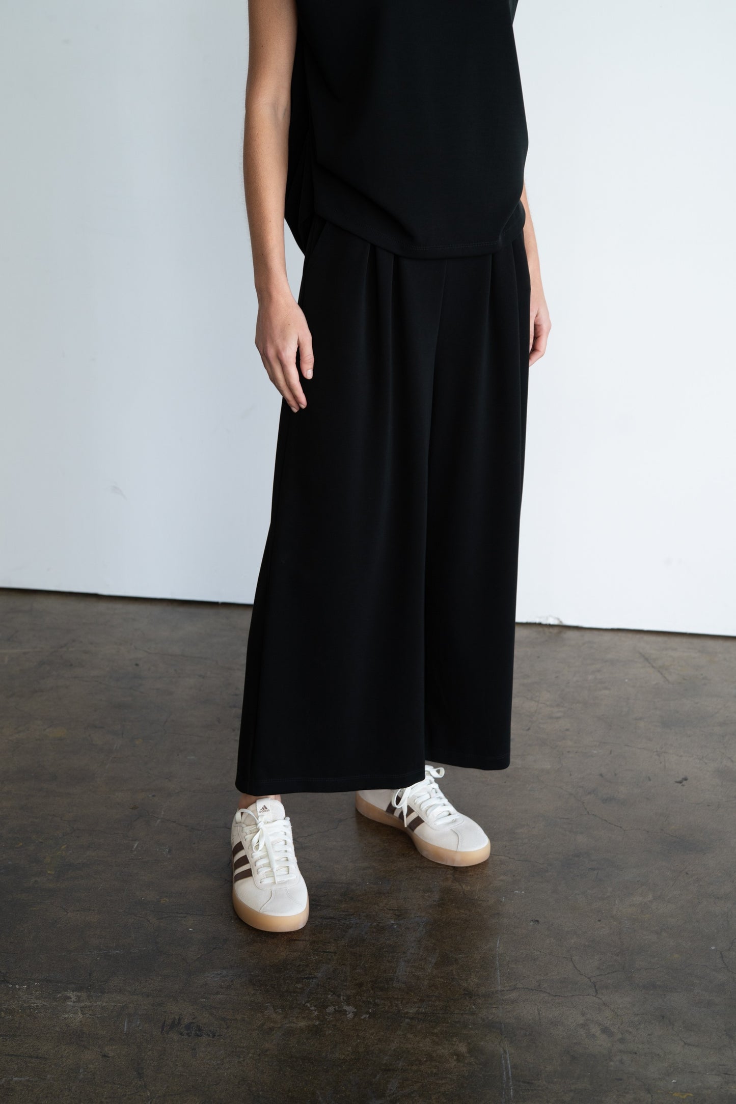 Ultimate Soft Pleated Wide Leg Sweatpants 5207EP
