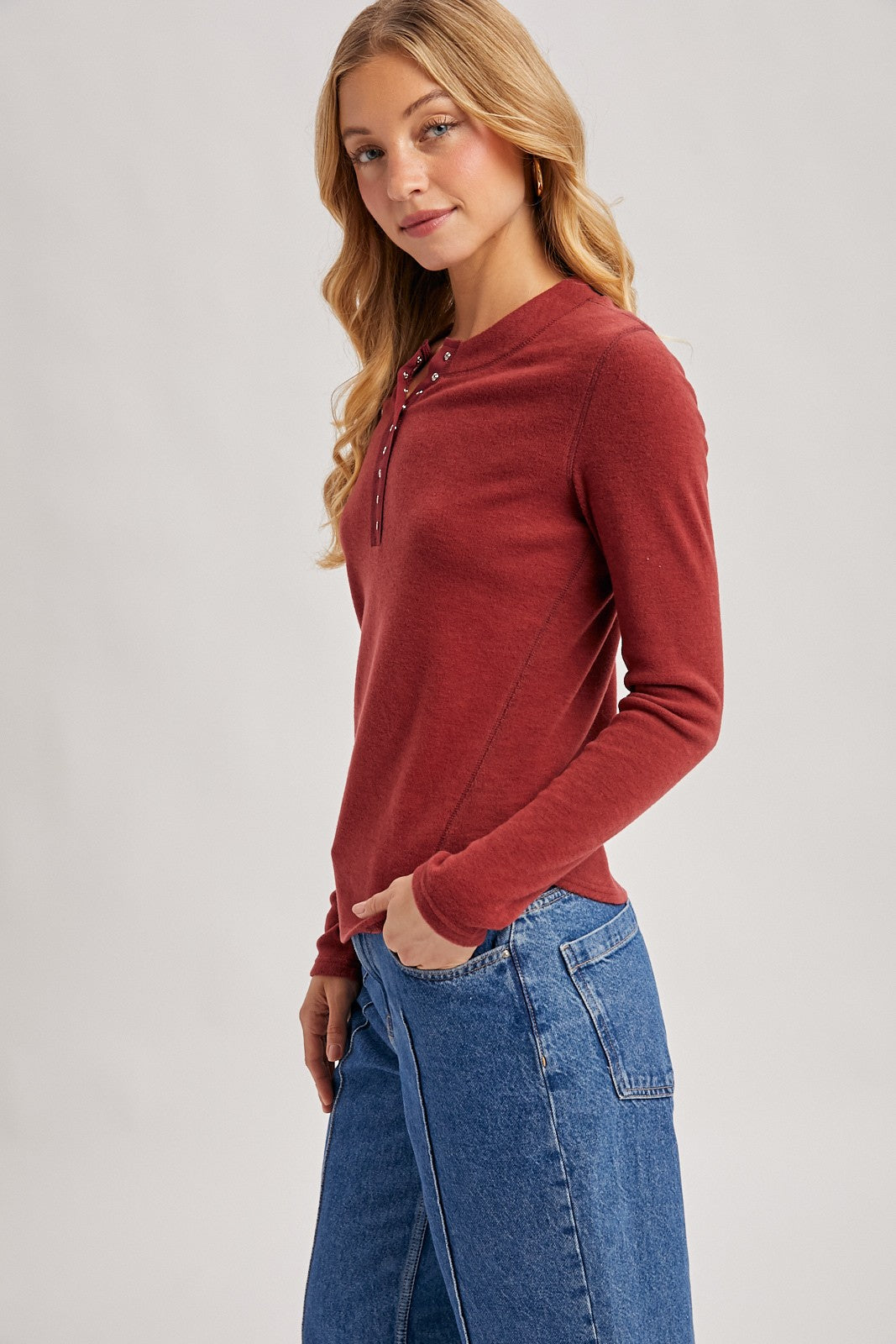 Henley Snap Button Front Dolphin Hem Knit Top T02881-TOP