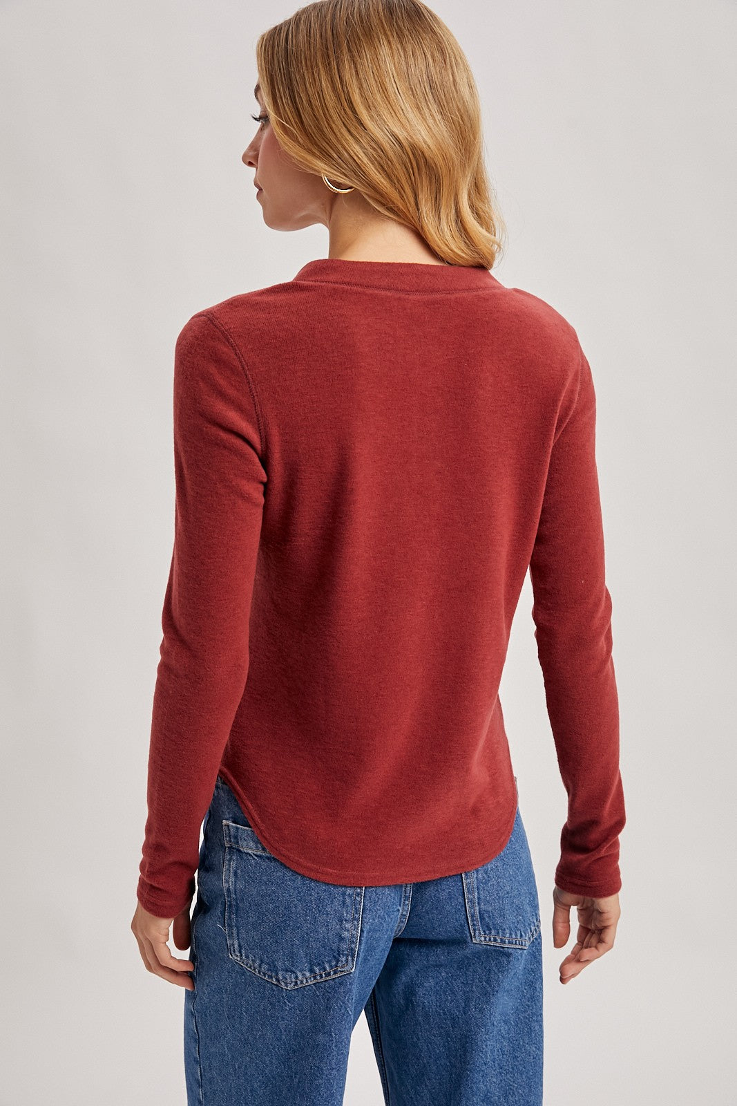 Henley Snap Button Front Dolphin Hem Knit Top T02881-TOP