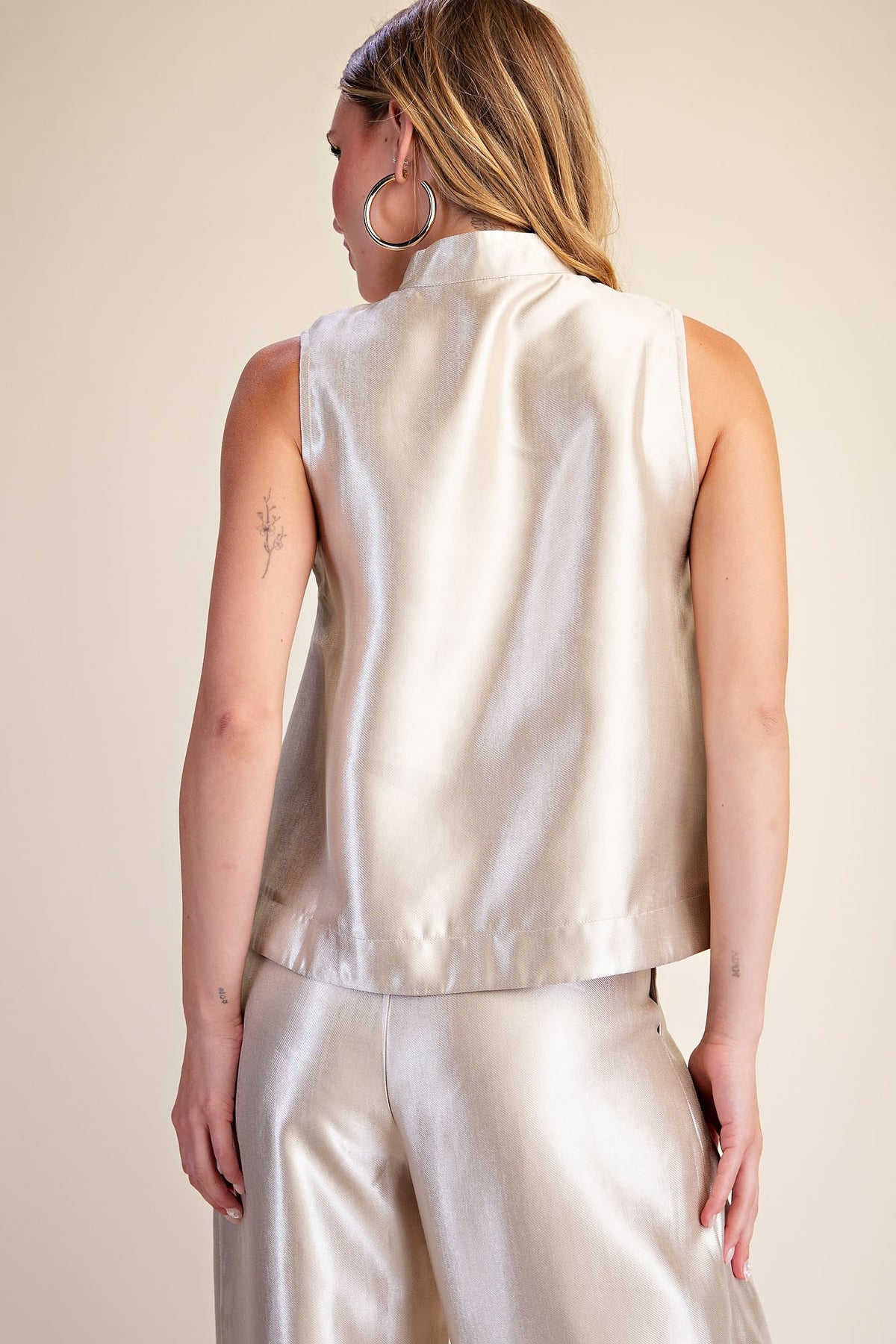 Stand Collar Slit V-neck Sleeveless Top  T8247