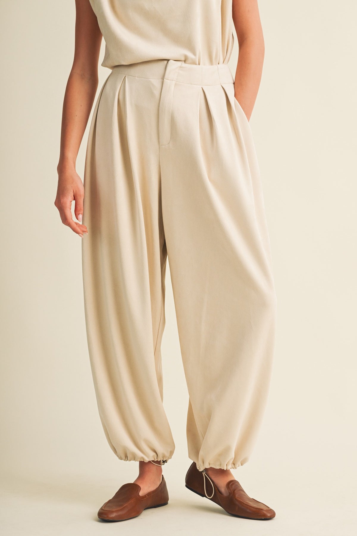 High-waist Pleated Trousers  S26973