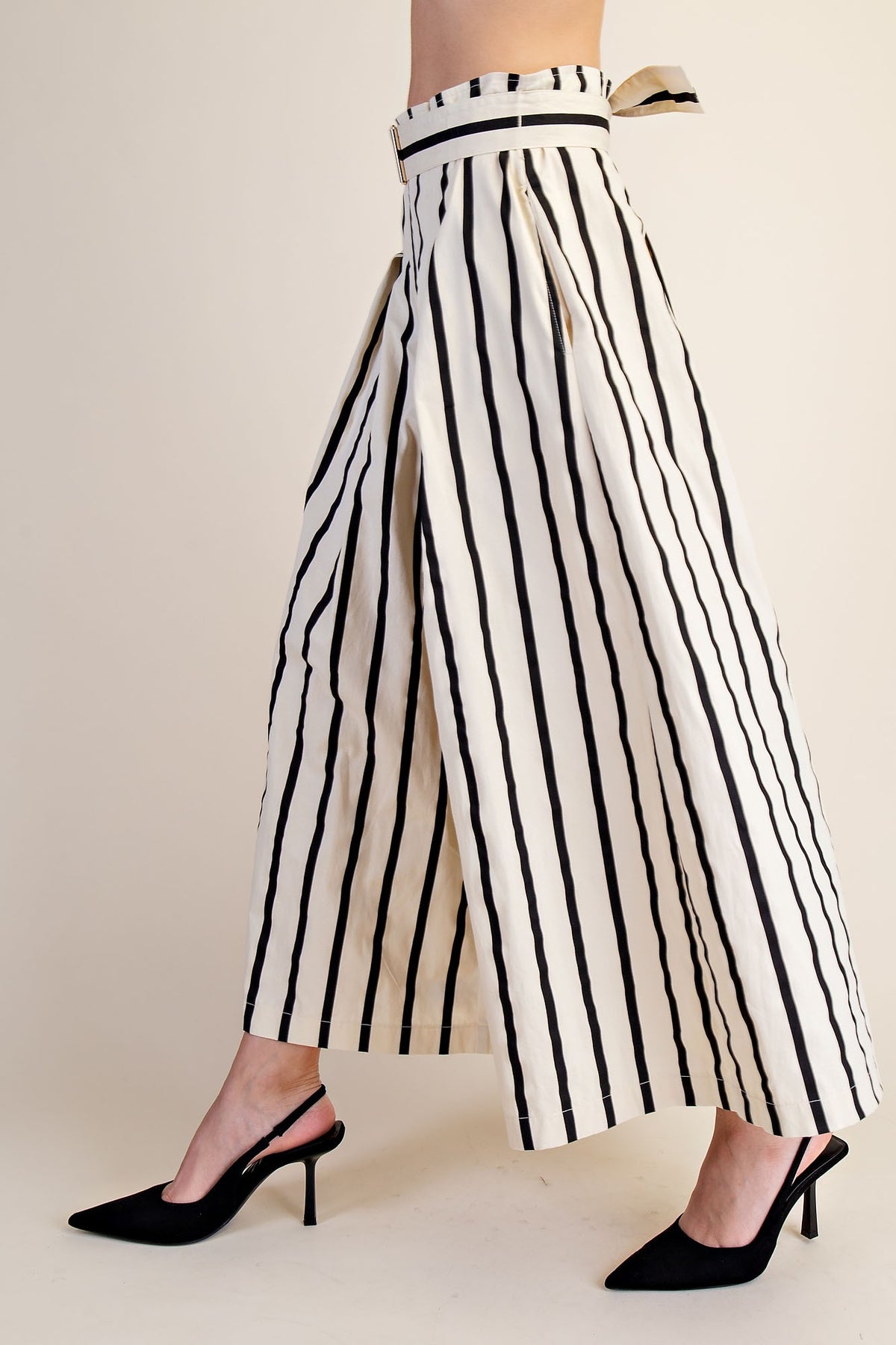 Wide Cropped Stripe Belted Pants  P8434