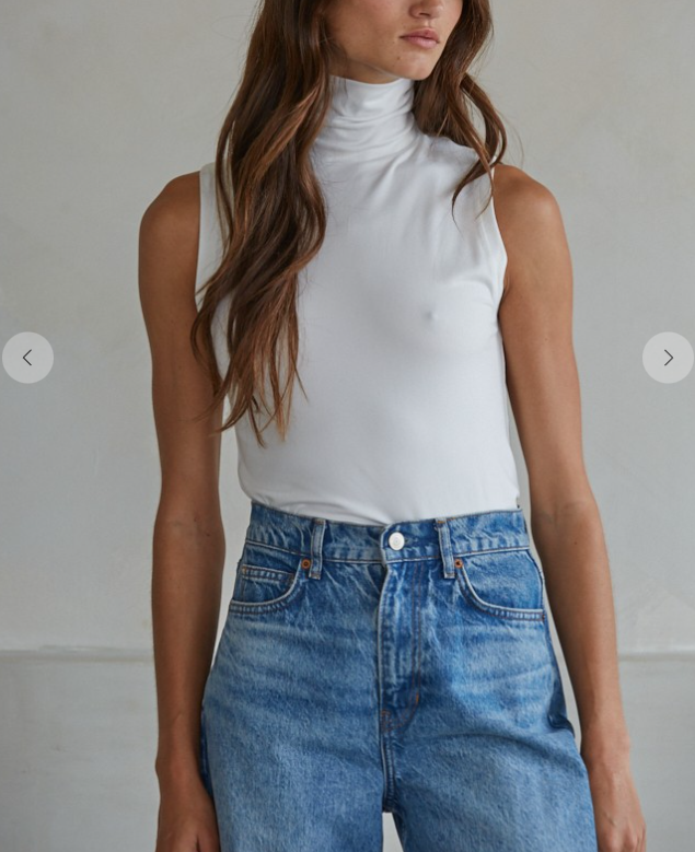 Sleeveless Turtleneck Top L8798