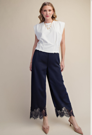 Mid Rise Cropped Lace Trim Pant P9017