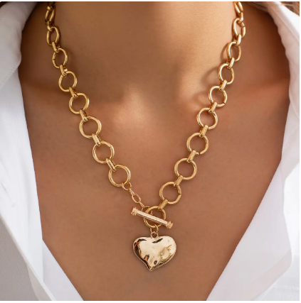 Notable Hammered Heart Front Toggle Necklace | 40NK9476