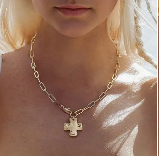 Notable Hammered Cross Front Toggle Necklace | 40NK9666
