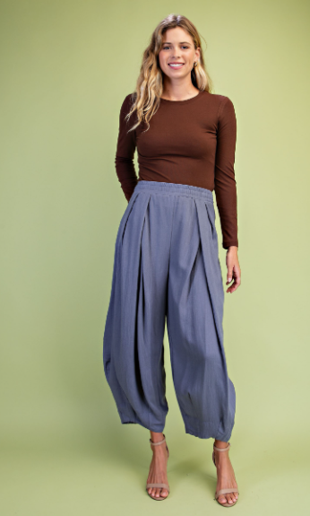 Lightweight Relaxed Fit Pleated Pants  TE2120