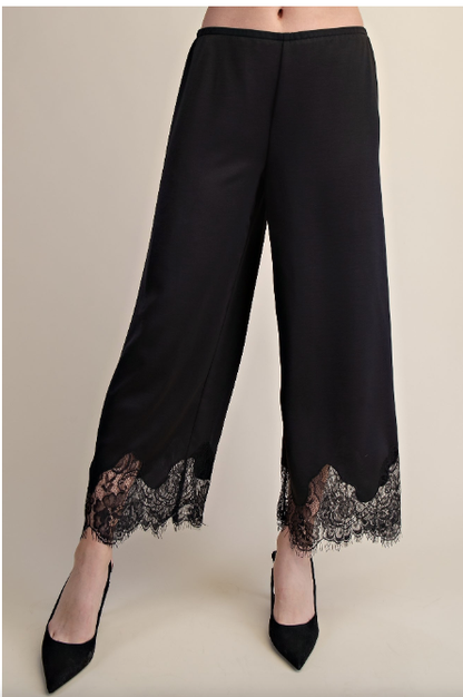 Mid Rise Cropped Lace Trim Pant P9017