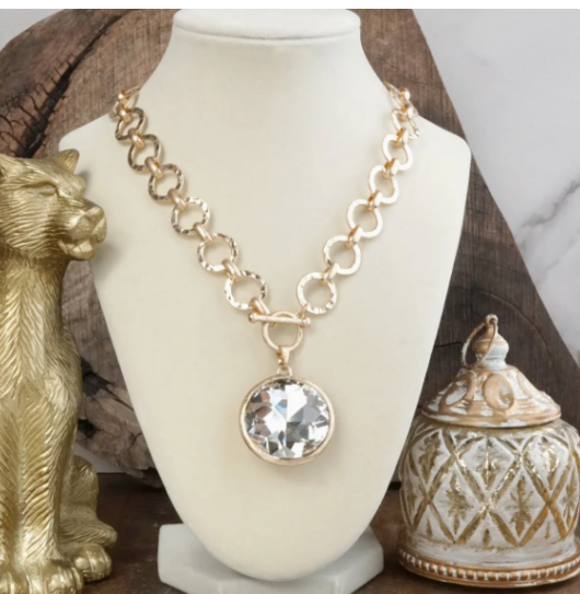 Gilded Radiance – Chunky Ring Chain Necklace with Sparkly Crystal