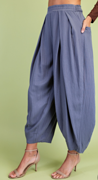 Lightweight Relaxed Fit Pleated Pants  TE2120