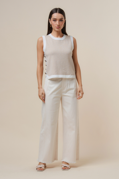 AT3184 Button Sleeveless Knit Top