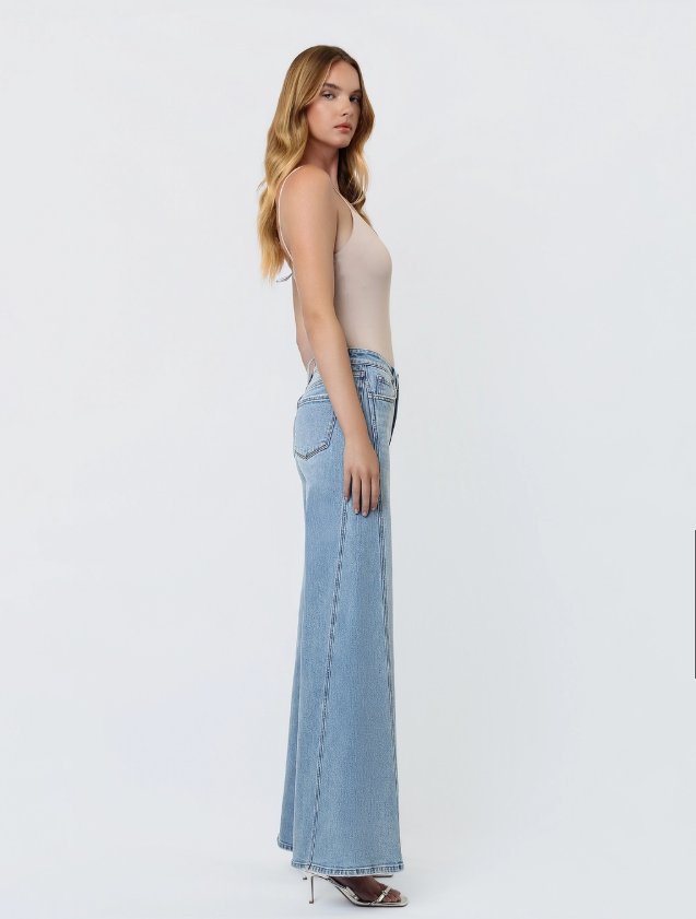 Mid Rise Light Wash Twisted Seam Palazzo Jeans F9093